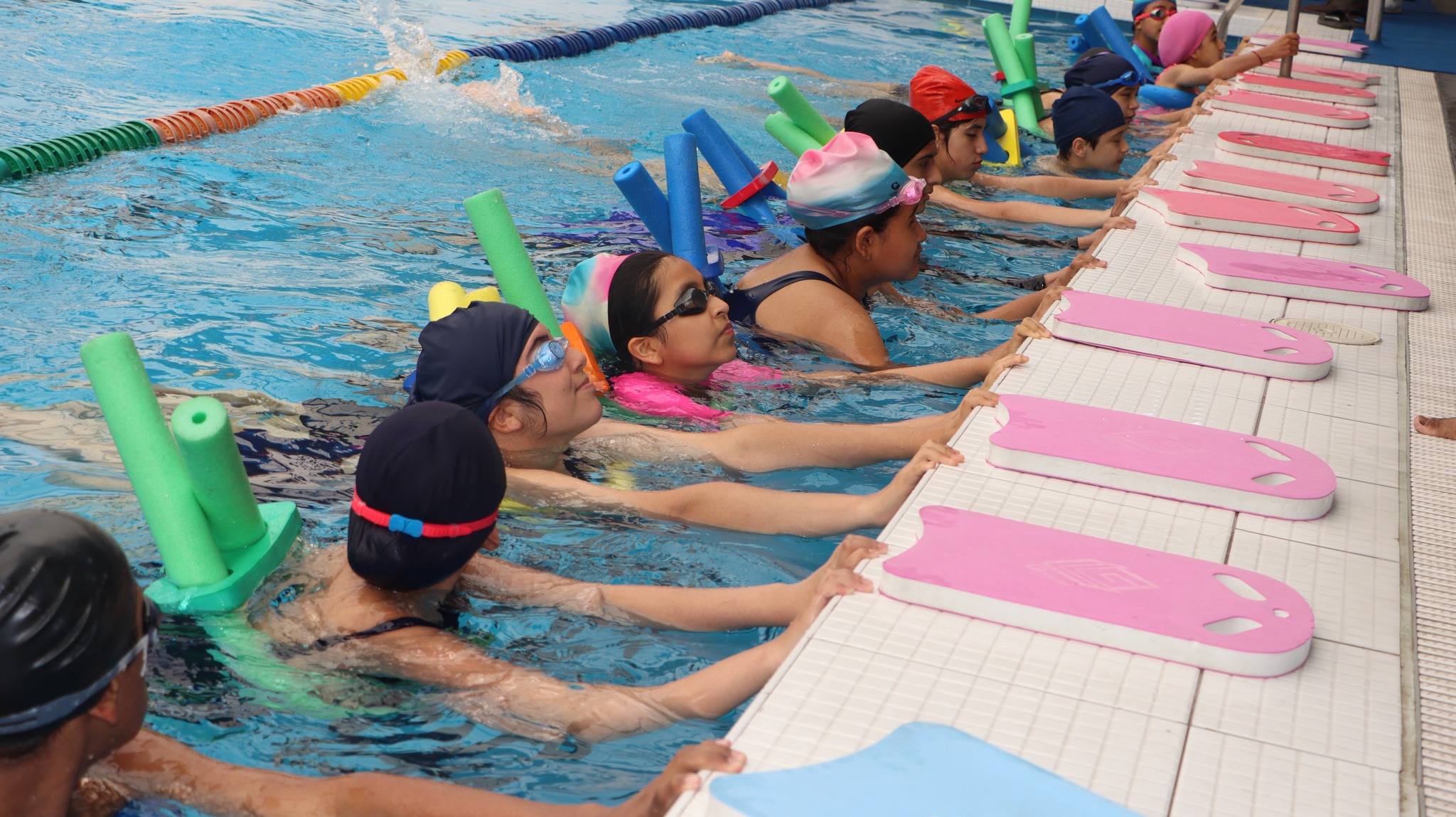 erosión consumidor Alfombra Con éxito iniciaron los talleres de natación - Municipalidad Jesús María