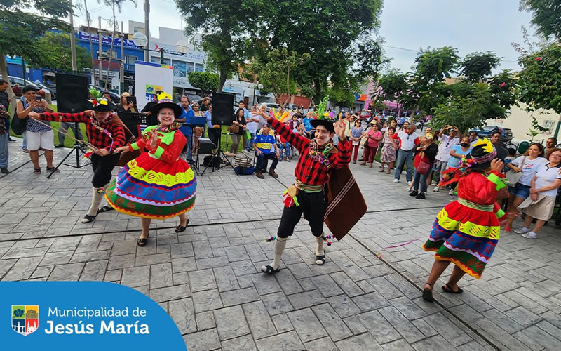 ¡Baile, música y carnavales en la Plaza San José!